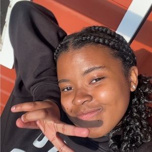 Meet your Posher, Naima